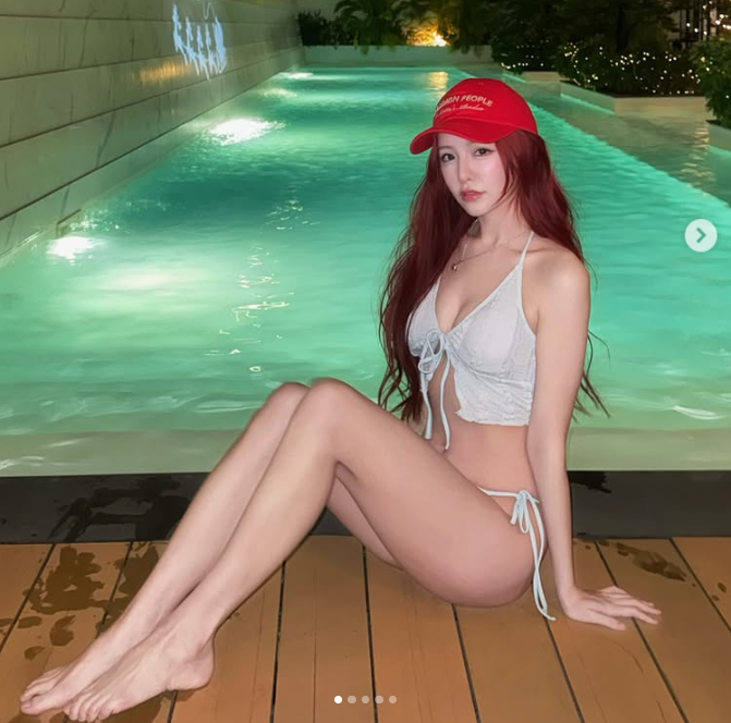 李恩菲出國解放比基尼。（圖／翻攝李恩菲IG）